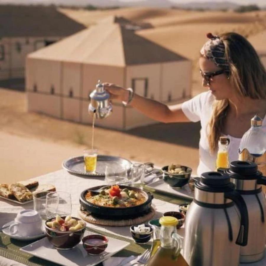 Overnight Luxury Camp Мерцуга Екстериор снимка