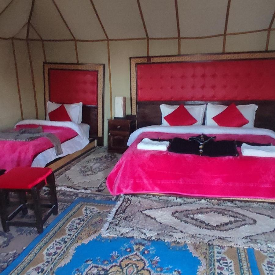 Overnight Luxury Camp Мерцуга Екстериор снимка